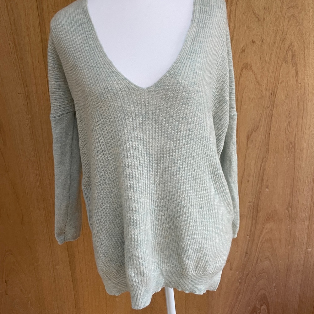 Women's cashmere V-Neck Sweater - Light Green/Blue